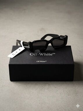 Off-White Black authentic unisex Rectangular Sunglasses with Dark Lenses BNWT